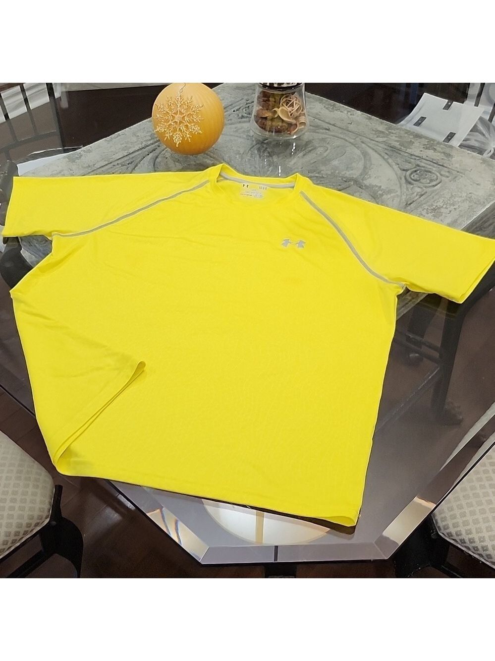 Under Armour adult technical tee shirt performance large